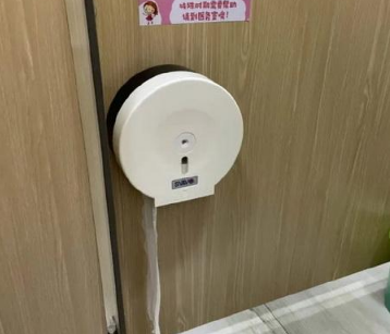 女厕现月经提示牌 小学女厕出现月经提示牌